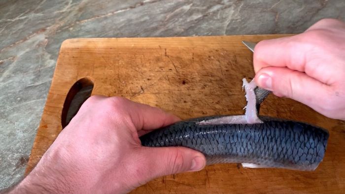 Ніколи б не подумала, що оселедець чистити так просто. Ділюся хитрістю