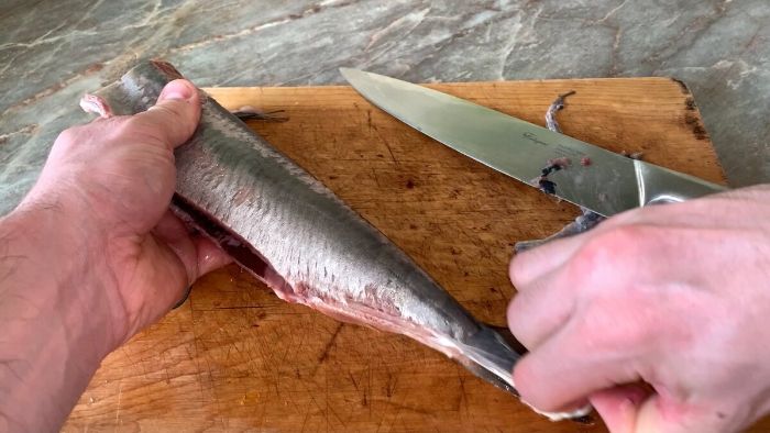 Ніколи б не подумала, що оселедець чистити так просто. Ділюся хитрістю