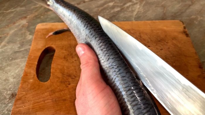 Ніколи б не подумала, що оселедець чистити так просто. Ділюся хитрістю