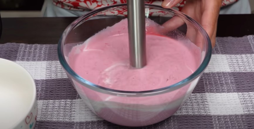 Ніжний, як хмара десерт за 5 хвилин: швидко готую без вершків та випічки