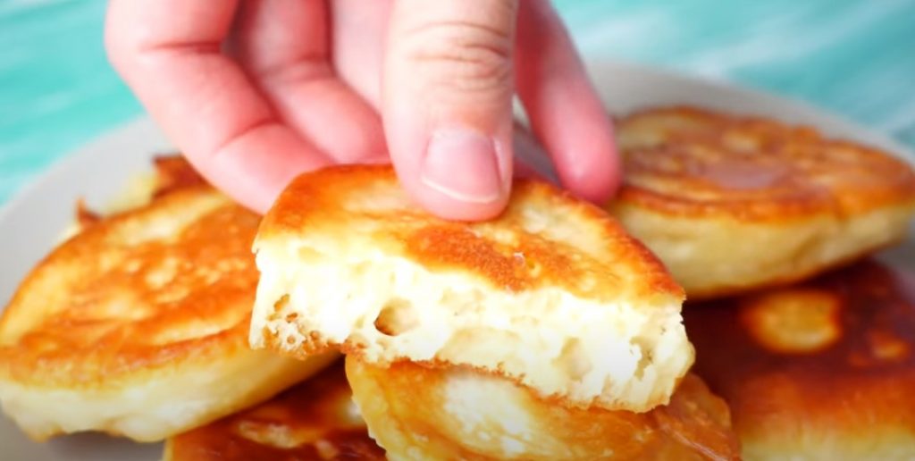 Як смачно приготувати пишні оладки на сніданок